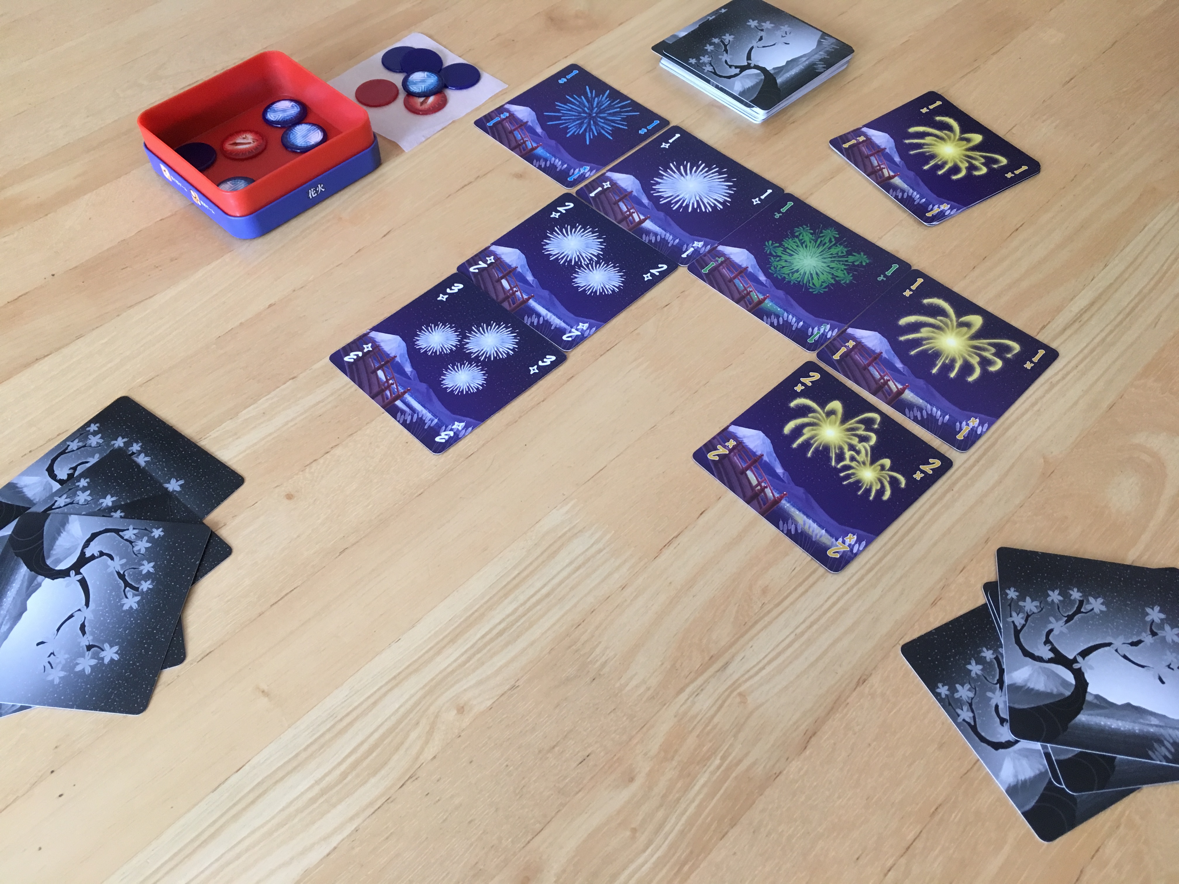 協力して花火を上げよう ボードゲーム 花火 Hanabi レビュー Anboard Analog Board Games Blog