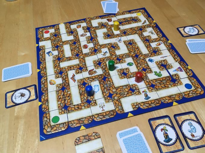 動く迷路で宝探し!名作ボードゲーム「ラビリンス」レビュー 動く迷路で宝探し!名作ボードゲーム「ラビリンス」レビュー